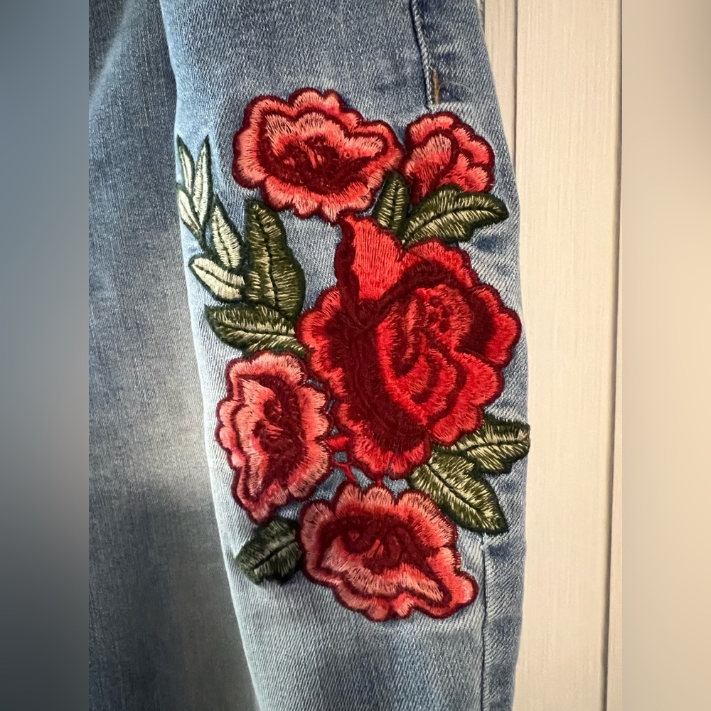 A New Approach ANA jeans SZ 32/14 skinny ankle Embroidered flower denim roses